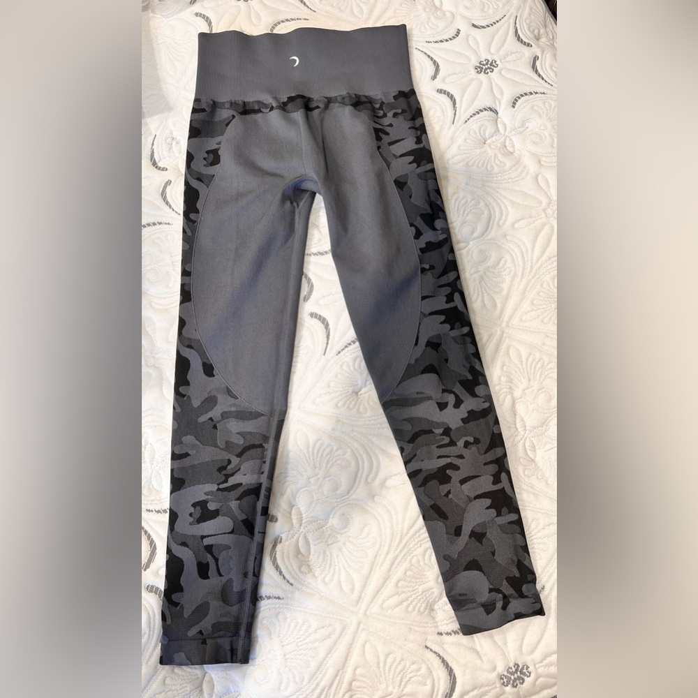 Zyia Active Performance Seamless Leggings Gray Camo Size Medium